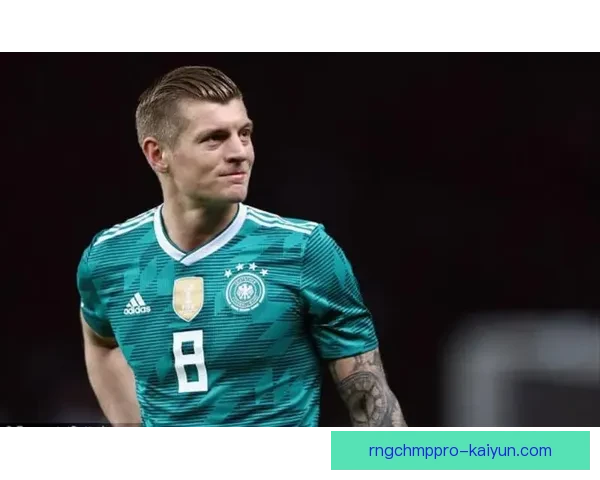 凯泽攻防平衡助力球队重回巅峰，球员表现与战术调整逐渐显现威力