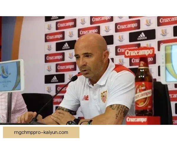 桑保利执教理念强调高位逼抢与快速转换，战术体系持续提升球队竞争力